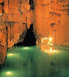 https://www.covingtontravel.com/wp-content/uploads/2012/05/Mammoth-Cave-Crystal-Lake.jpg