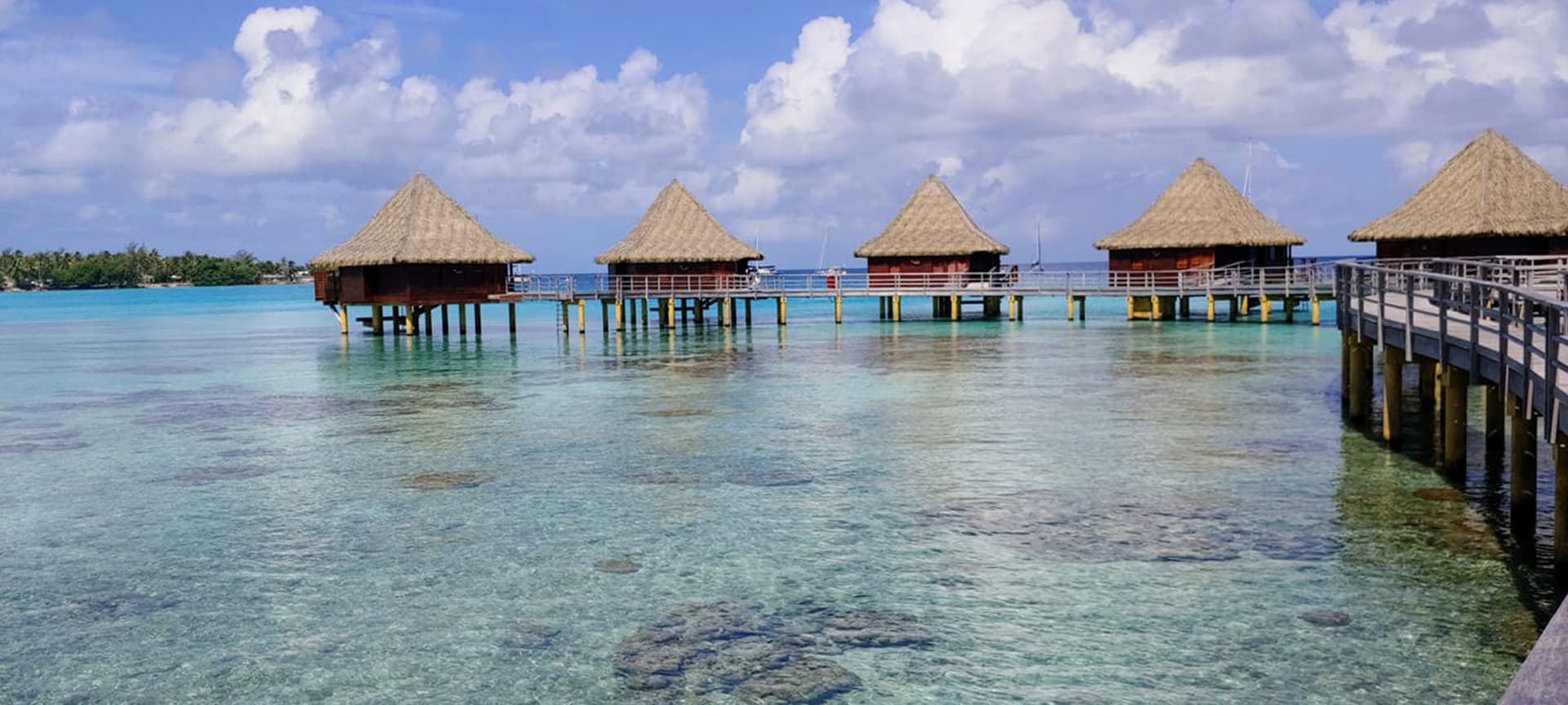 Barbi Partlow_ Overwater-bungalow_1920 x 864